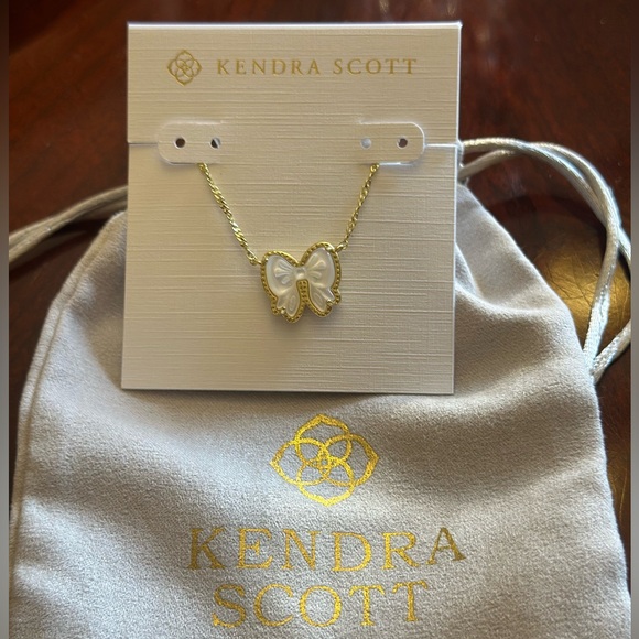 Kendra Scott Haley Bow Gold Short Pendant Necklace in White NEW - Picture 12 of 12